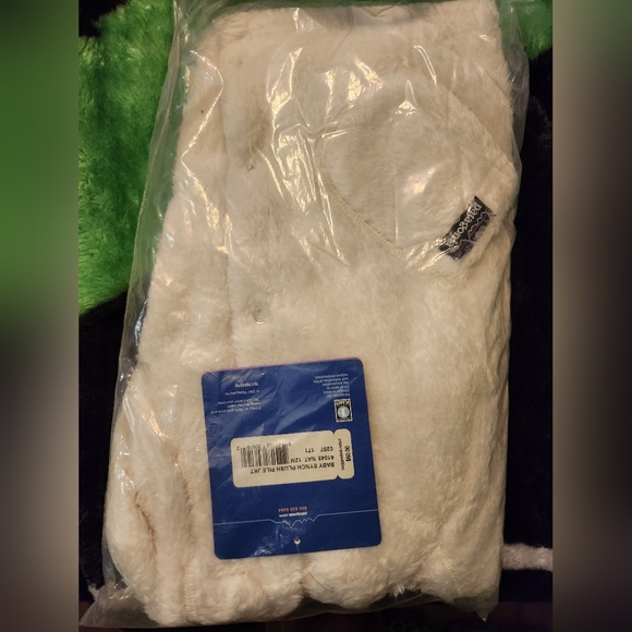 NWT .. Children's Patagonia Plush wrap with snaps & inside Tie .. - Picture 3 of 7